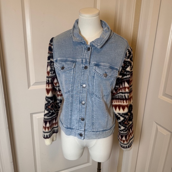 Z Supply Jackets & Blazers - Z Supply Small Sherpa Lined Cotton Trucker Jacket Aztec Print Sweater Sleeves